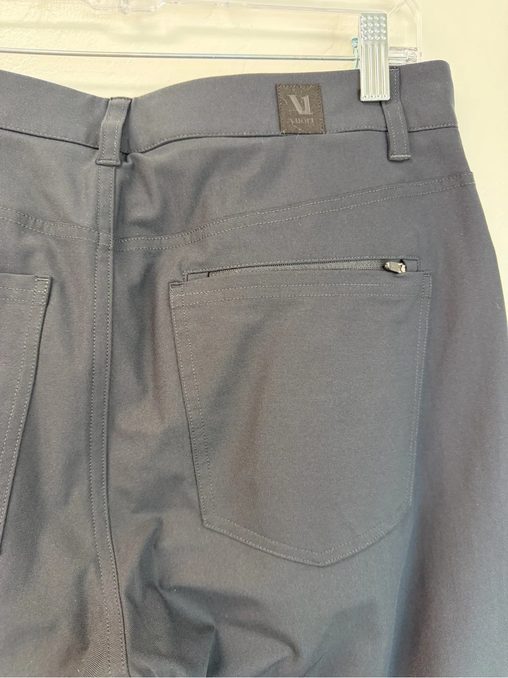 Vuori Meta Athletic Slim Fit 28” Men's Black Pant Size  30